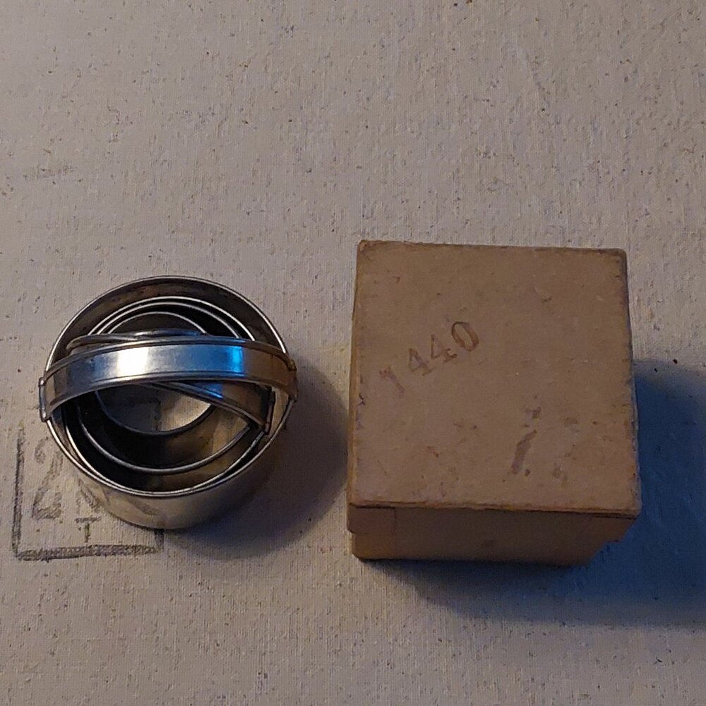 Vintage Ateco #1440 metal biscuit cutters